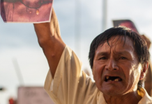 Casos de violência contra indígenas crescem junto com o número de invasões