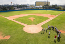 Doug Glanville: Um campo de jogo nivelado campo glenville