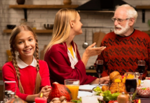 3 dicas para se comunicar sobre dinheiro entre as gerações Família com 3 gerações