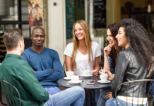 Orçamento baseado em valores pode transformar a maneira de gastar dinheiro jovens dentro do orçamento de valores
