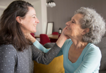 Como falar com pais idosos sobre finanças